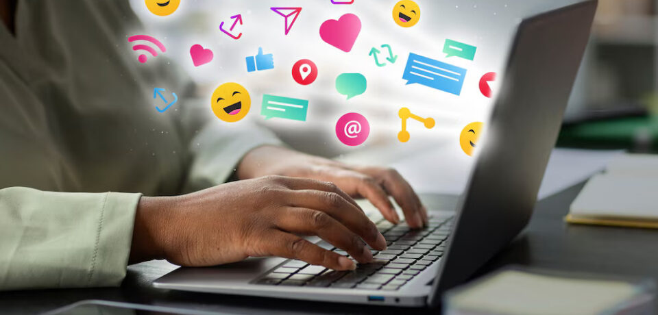 concepto-marketing-redes-sociales-marketing-aplicaciones_23-2150063140