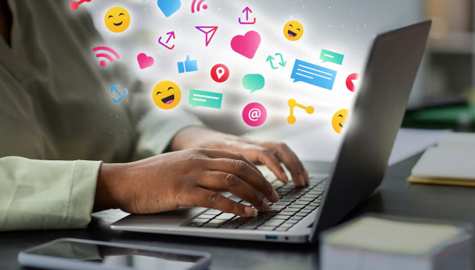 concepto-marketing-redes-sociales-marketing-aplicaciones_23-2150063140