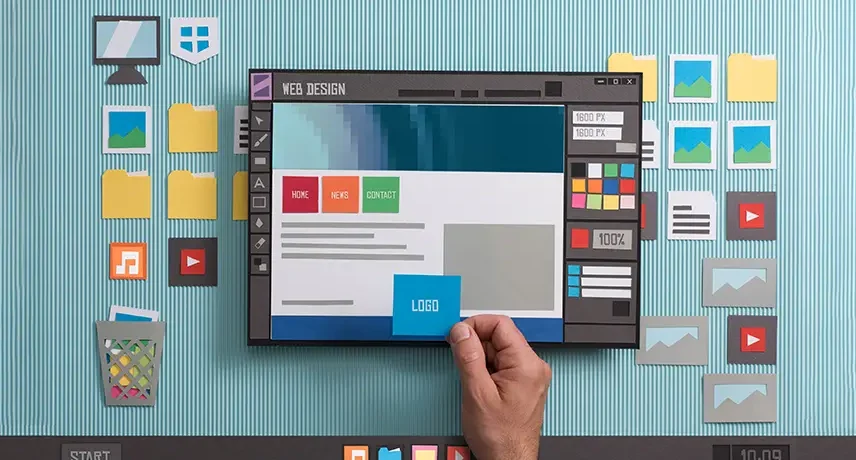 Diseño web en papel con una mano sosteniendo un bloque azul que dice "LOGO", rodeado de iconos y carpetas en un fondo texturizado. La imagen ilustra el proceso creativo del diseño de páginas web.